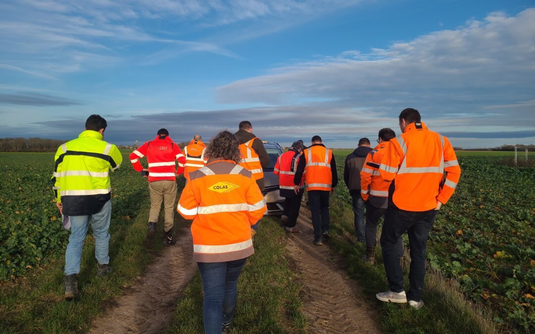 Une visite de terrain pour préparer le futur parc éolien de la Croix Nollet à Bouville